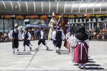 Actuació de l'Esbart dansaire a la festa major d'Andorra la Vella