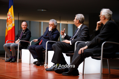 Els quatre caps de Govern –Espot, Bartumeu, Pintat i Forné– en la taula rodona per l’acord d’associació amb Europa organitzada pel Consell General davant de totes les autoritats polítiques del país