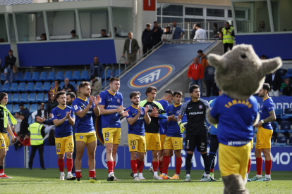 Els jugadors del FC Andorra agraeixen a l'afició els duport incondicional