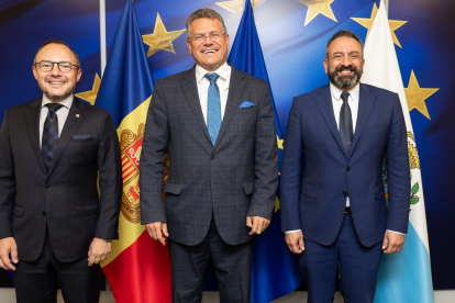 Xavier Espot, Maroš Šefčovič i Luca Beccari en la trobada avui a Brussel·les