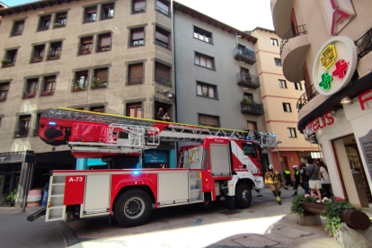 Actuació bombers al carrer Llacuna