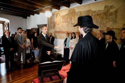 Isaac Galobardes jurant el càrrec aquest matí