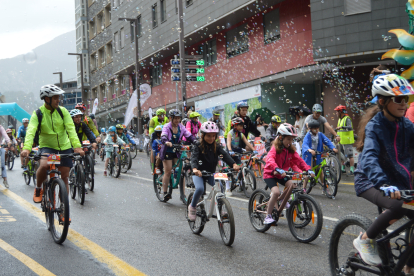 Un grup de participants de la bicicletada.