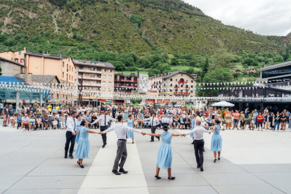 L’Esbart Sant Romà, ahir a l’‘Encamp de Gresca’.