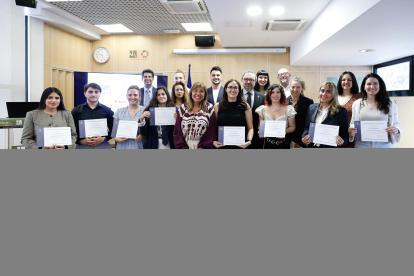 Els emprenedors recollint el diploma