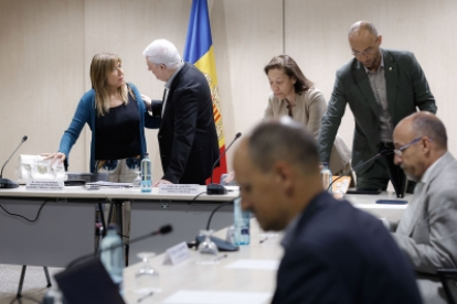 Conxita Marsol iGerard Cadena durant les declaracions posteriors a la reunió del consell econòmic i social.