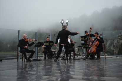 El quintet de corda de l'ONCA interpretant un programa format per peces relacionades amb la natura.