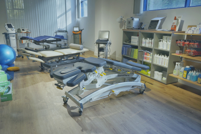 La sala d’un fisioterapeuta amb equipaments.