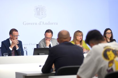 Torres, Espot, Marsol i Molné presentant ahir el document final de la llei.