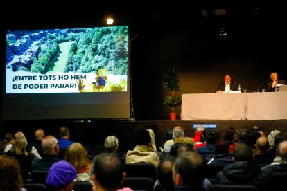 Xerrada organitzada per Enric Dolsa en contra del projecte.