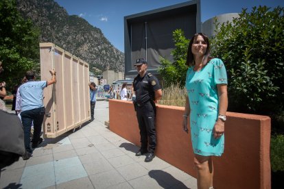 Mònica Bonell supervisa la tornada dels frescos a l'espai Columba