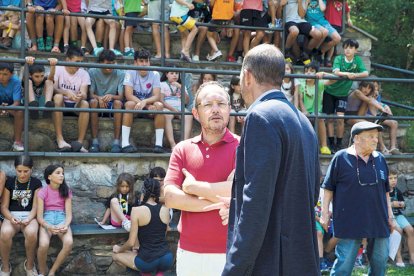 El cap de Govern parla amb el ministre de Turisme, Jordi Torres.