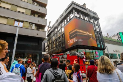 Incendi a un edifici comercial de Carlemany