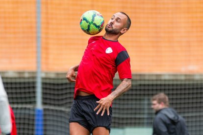 Víctor Vázquez ja entrena amb l’FC Santa Coloma.