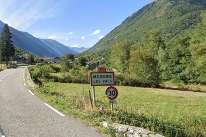 L’RN320, al seu pas per Mérens-les-Vals.