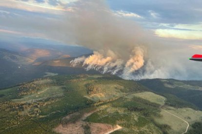 Fum de l’incendi al parc de Jasper.