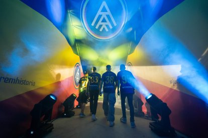 Els intèrprets de la cançó 'Som Tricolors' dedicada a l'FC Andorra