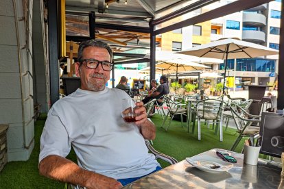 Àngel Calvente a la terrassa de l’hotel Roc Blanc.