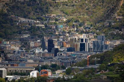 Vistes aèries d’Andorra la Vella i Escaldes-Engordany.