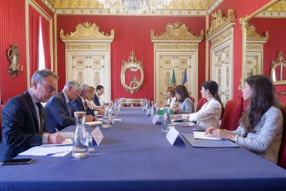 La reunió de treball de les dues delegacions.