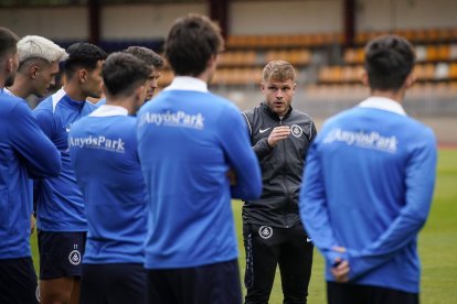 Entrenament de l’equip al Comunal.