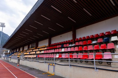 Estat actual de la graderia de l’Estadi Comunal.