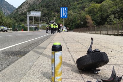 La zona del xoc entre el patinet i la moto.