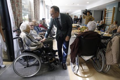 Xavier Espot a la visita institucional a la residència a El Cedre