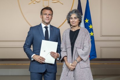 Esther Rabassa presentant les credencials al copríncep Macron