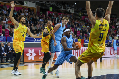 Jerrick Harding en una acció del partit contra el Gran Canaria