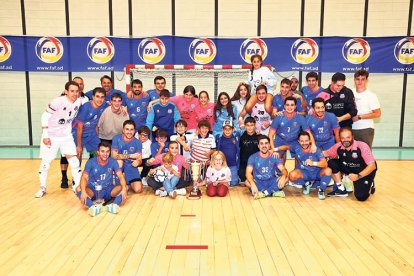 El Sideco Encamp celebra la Supercopa, ahir.