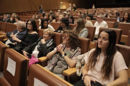 Public assistent a la cerimònia de la toga