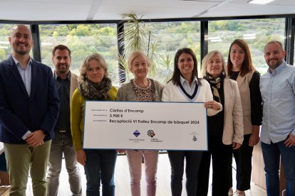 Entrega xec solidari d'Encamp a Càritas