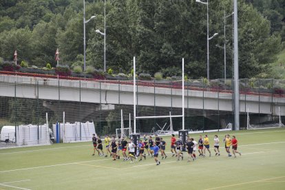 Els jugadors del VPC Andorra en un entrenament de la temporada passada a Prada de Moles.