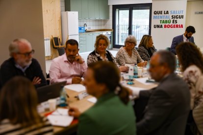 Zona comuna de les futures llars per a pacients de salut mental, on es va fer la reunió.