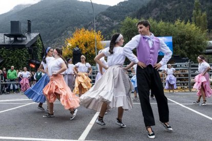 L'Esbart Valls del Nord en la inauguració de la quarta edició de la Pitavola de la Massana