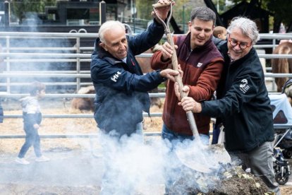 El cònsol menor i president de la comissió de Medi Ambient, Roger Fité partipant en la fira de la Pitavola