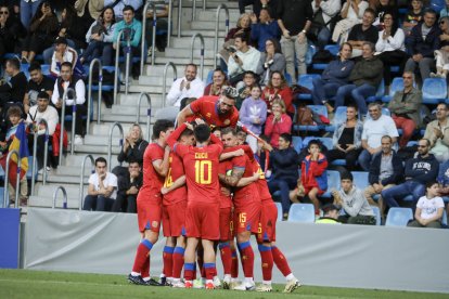 Els jugadors de la selecció celebren el 2-0 de Marc Pujol contra San Marino.