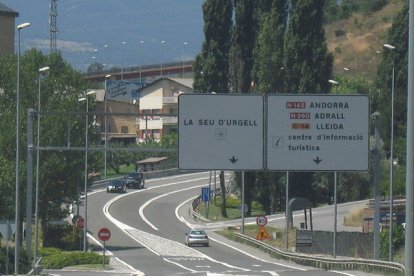 La carretera N-260 al seu pas per la Seu d’Urgell.