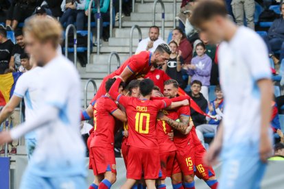 Celebració del segon gol, anotat per Marc Pujol