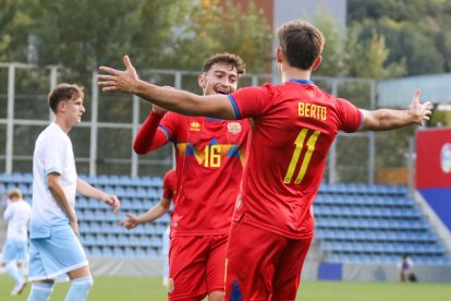 Berto celebra la consecució del primer gol