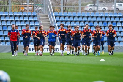 La sub 21 va entrenar-se ahir a l’Estadi Nacional.