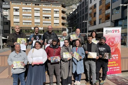 Els fotògrafs participants al calendari solidari de GosSOS 2024