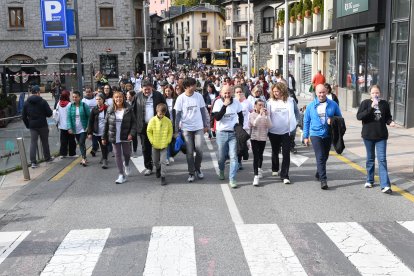 Participants de la caminada, ahir.