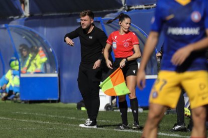 Ferran Costa dona instruccions, diumenge.