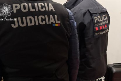 Operació policia i mossos d'esquadra desmantellar punt de venda de cocaïna