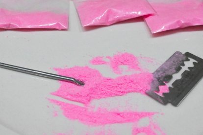 La primera detinguda va ser interceptada amb cocaïna rosa o tusi a la frontera.