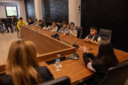 Els alumnes de 5è de primària del col·legi María Moliner al comú d’Escaldes.