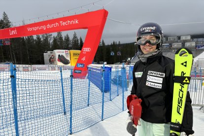 Carla Mijares, a la pista de Levi després d’entrenar.