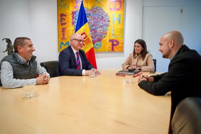 Mas i Fernàndez amb el cònsol lusità.